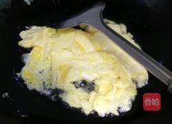 菠萝炒鸡蛋白菜的做法图解3