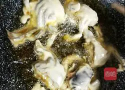 Illustration of how to make noodles with crab 6