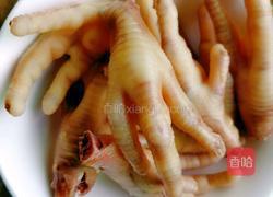 土豆鸡爪煲的做法图解1