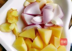 土豆鸡爪煲的做法图解2