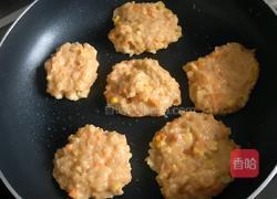 鸡胸肉胡萝卜玉米饼减肥早餐的做法图解3