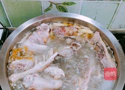 鲜芋响螺片黑豆芡实黄精茶树菇炖母鸡汤的做法图解5