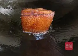 Illustration of how to make pork with pickled vegetables 5