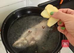 清炖鲫鱼的做法图解5