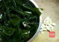 Illustration of how to make kelp bone soup 3