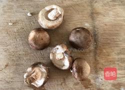 蒜蓉辣酱烤香菇的做法图解1