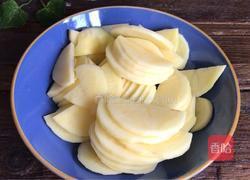 土豆肉窝窝的做法图解2