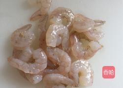 白菜猪肉虾仁水饺的做法图解1