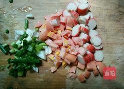 蟹肉棒火腿肠蛋炒饭的做法图解2