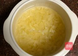 百合龙眼银耳羹的做法图解1