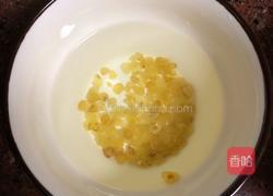 百合龙眼银耳羹的做法图解2