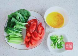 时蔬炒宽面的做法图解2