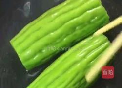 苦瓜酿香蕉的做法图解2