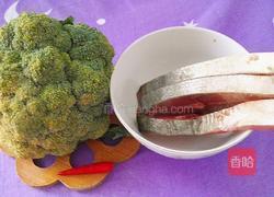 清蒸西兰花鱼块的做法图解1