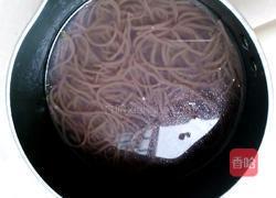 凉拌蕨根粉的做法图解1