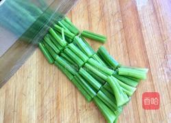 胡芹炒肉丝的做法图解2