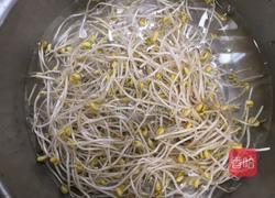 清炒青椒黄豆芽的做法图解1