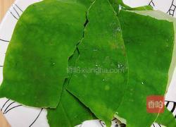 鲜荷叶百合莲子粥(清热解暑)的做法图解2