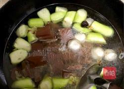 丝瓜鸭血鱼丸汤的做法图解5