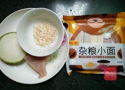 丝瓜肉末虾皮小面的做法图解1