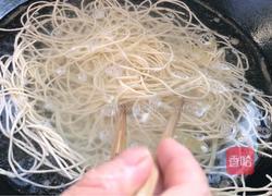 丝瓜拌面的做法图解1