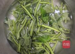 南瓜叶炒鸡蛋的做法图解1