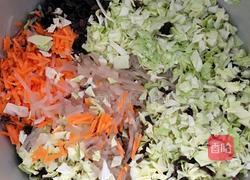 粉条菜包子的做法图解2