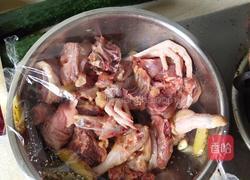 洋芋烧鸡的做法图解1