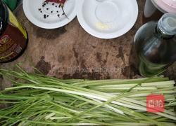 凉拌小芹的做法图解1