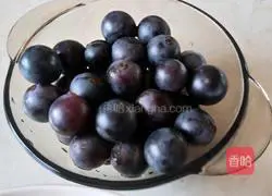 Illustration of how to make grape juice 1