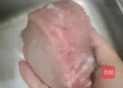 Illustration of how to make fried pork with green pepper 1