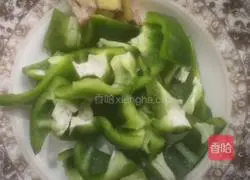 Illustration of how to make fried meat with green pepper 3