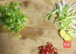 葱香午餐肉炒面的做法图解1