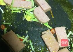 葱香午餐肉炒面的做法图解4