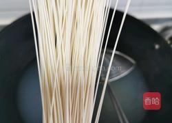 龙须面煎蛋的做法图解1