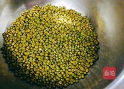 绿豆粥的做法图解1