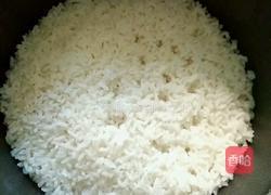 腊肠蛋炒饭的做法图解2