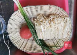 金针菇番茄牛肉煲的做法图解3