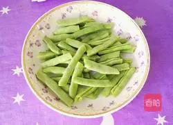Illustration of how to make stir-fried green beans 2