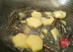 土豆炒红豇豆的做法图解13