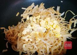 鸡蛋炒米皮的做法图解5