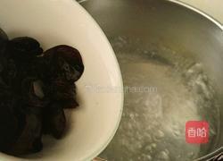 山药木耳汤的做法图解5