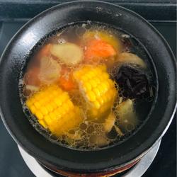 瓦罐排骨玉米汤的做法[图]