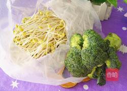 豆芽炒西兰花的做法图解1
