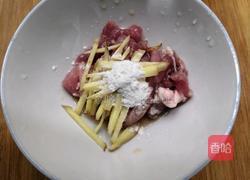 西芹炒瘦肉的做法图解2