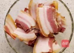 腊肉炒辣椒的做法图解1