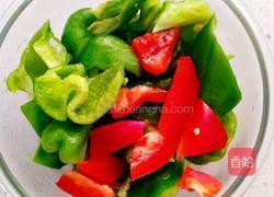 腊肉炒辣椒的做法图解2