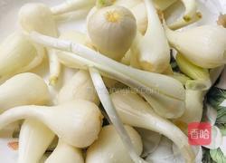 藠头炒酸菜的做法图解2