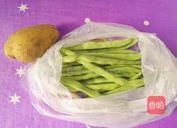 土豆炒四季豆的做法图解1