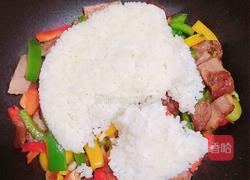 彩椒肘花肉炒饭（5分钟快手炒饭）的做法图解11